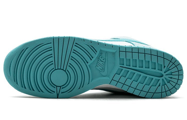 Nike Dunk Low Premium SB High Hair