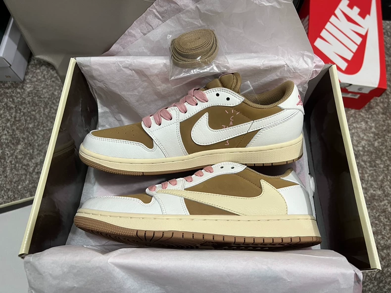 Travis Scott x Jordan Air Jordan 1 Low OG