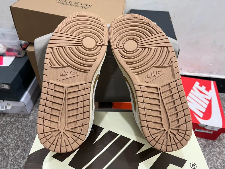 Travis Scott x Jordan Air Jordan 1 Low OG