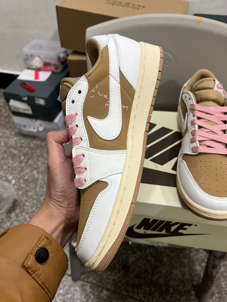 Travis Scott x Jordan Air Jordan 1 Low OG